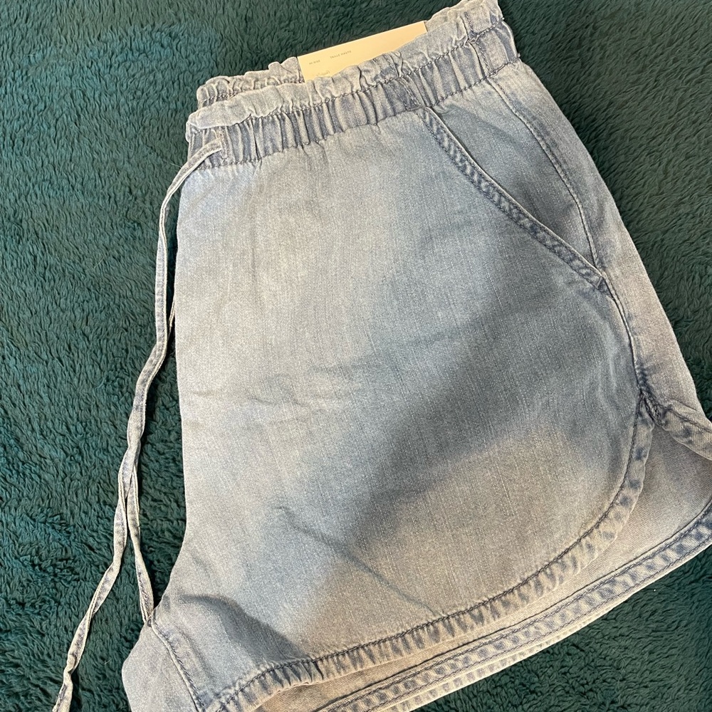 American Eagle Hi-Rise Shorts